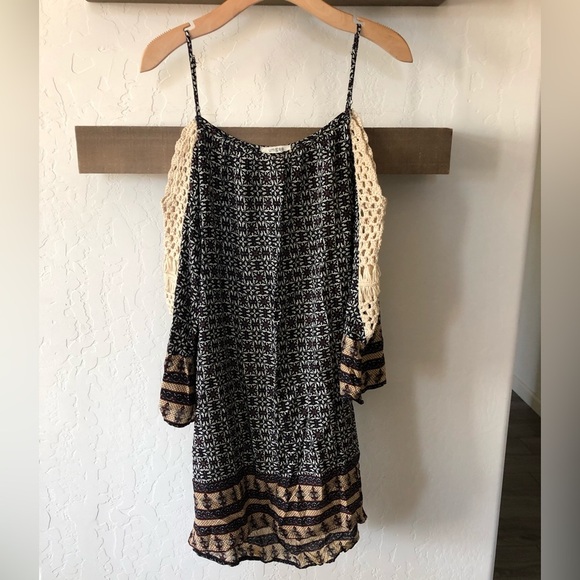 Umgee|Boho crotchet cold shoulder flowy dress in black & tan tones••Beachy LARGE - Picture 2 of 12